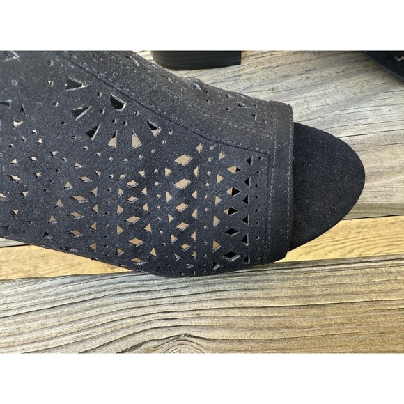 Unisa Black Faux Suede Cutout Sandals Mismatched Sizes 9.5/10 Zip Heel 2 Inch - Picture 2 of 7